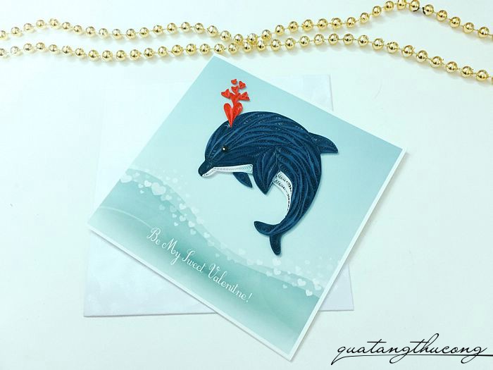 Thiệp tình yêu quilling cá heo thả tim
